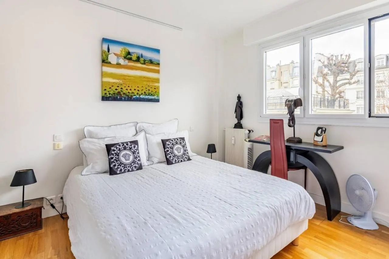 Private Bedroom 1 Near Eiffel Tower, Saint Germain 住宿加早餐酒店 *